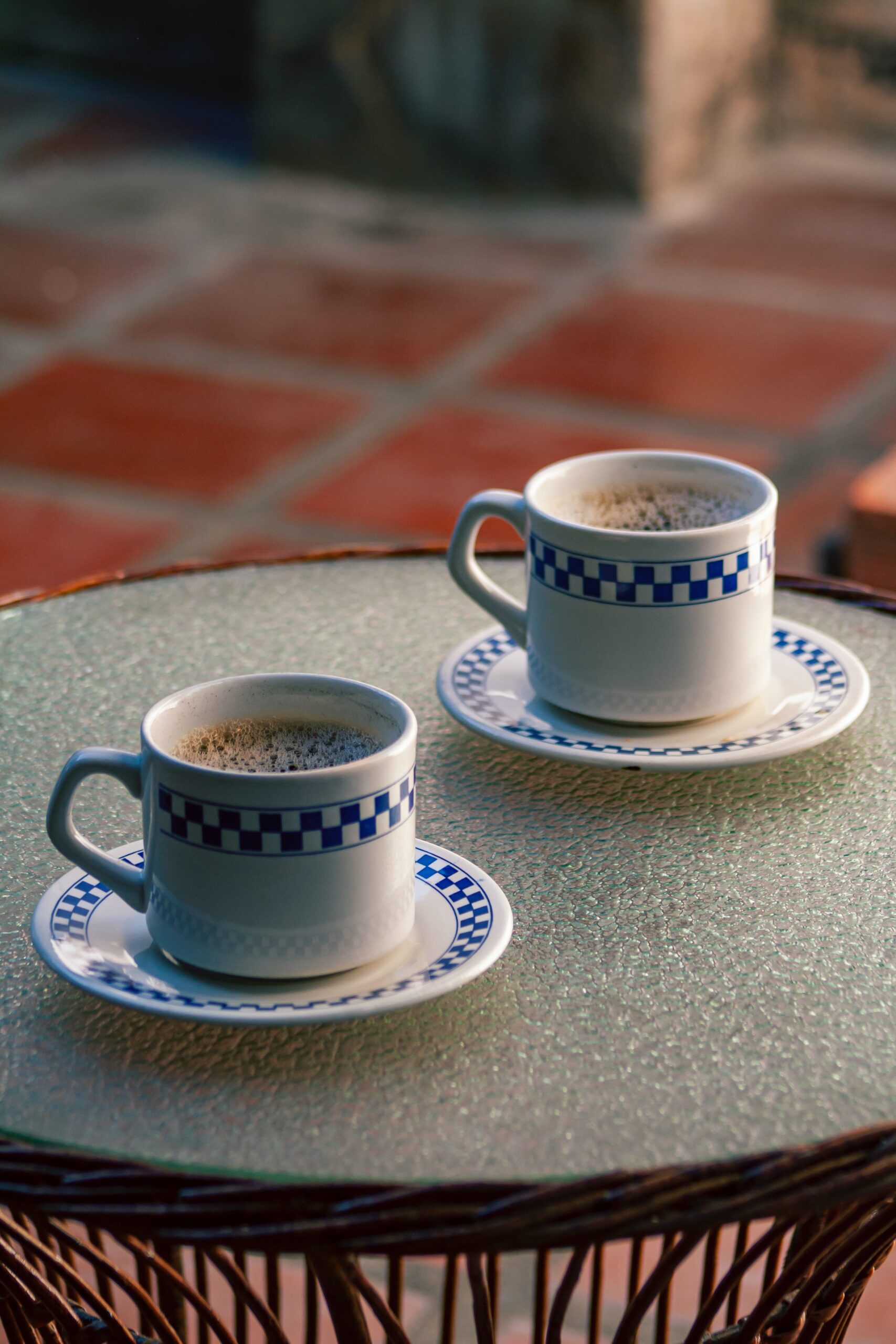 two cups of coffee Vida Plena Y Salud two cups of coffee sitting on top of a table